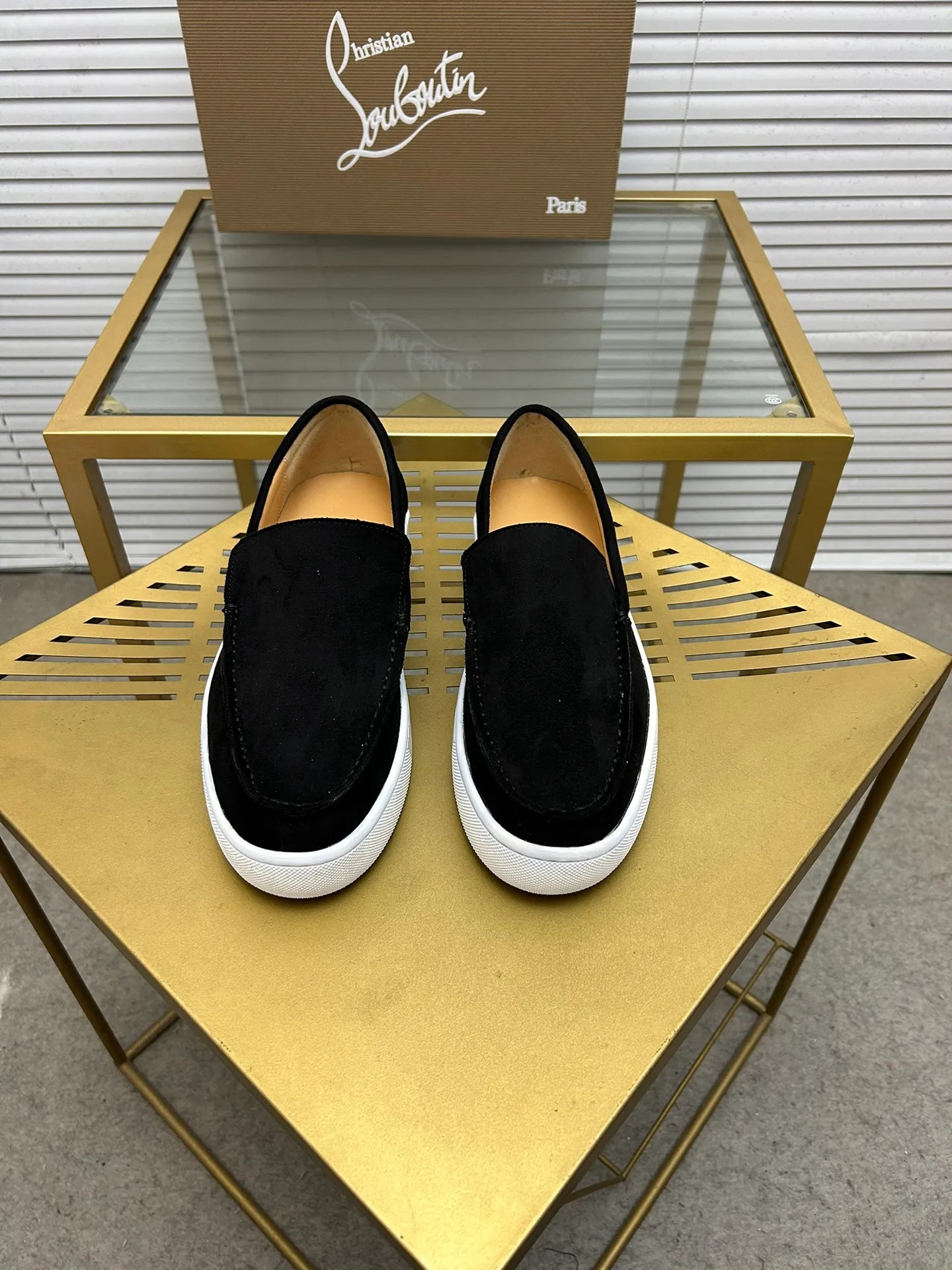 (Customized model) Ex-factory price is 600. christian louboutin (CL red sole shoes) counter series, casual sneakers for couples 📢 📢 📢 Exclusive hot style release 🎈🎈💪 Movable latex feet 👻 Finished outsole line [Proud] 😝Female 35-40# Male 38#-46, global supply😝 [Top version]: Original imported genuine leather upper, top original leather lining, original molded TPU outsole, original 1:1 detail processing, original shoe last,